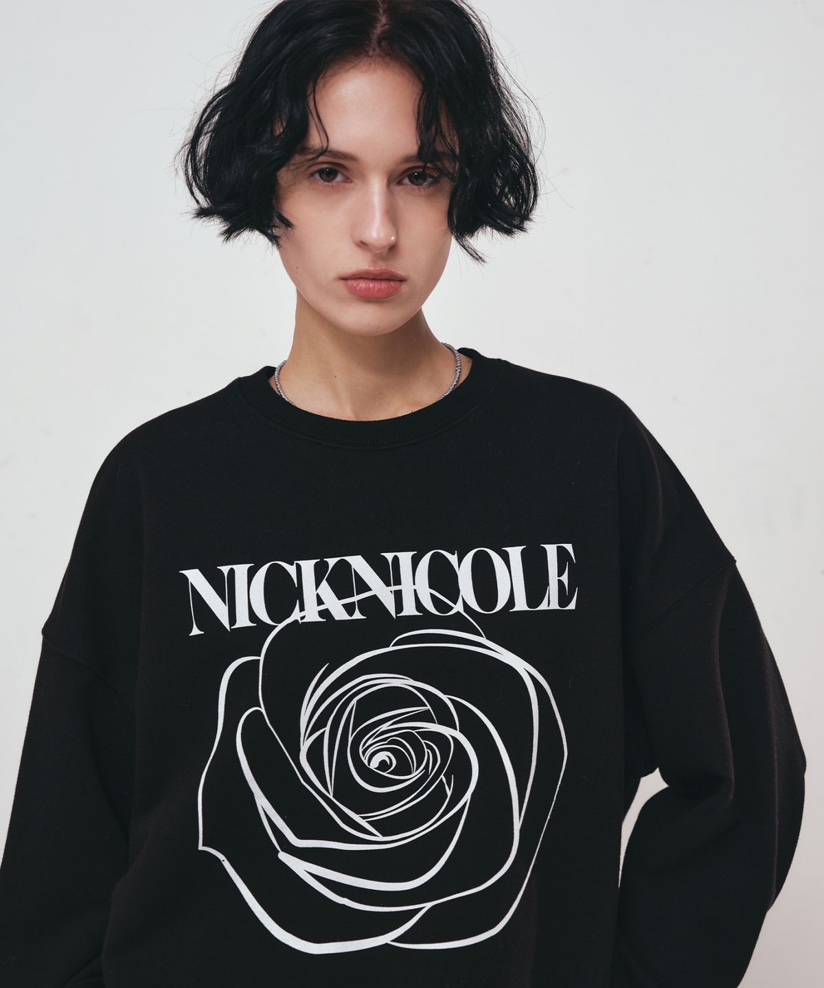 닉앤니콜(NICK&NICOLE) NICOLE ROSE PRINTING SWEATSHIRT_BLACK WHITE