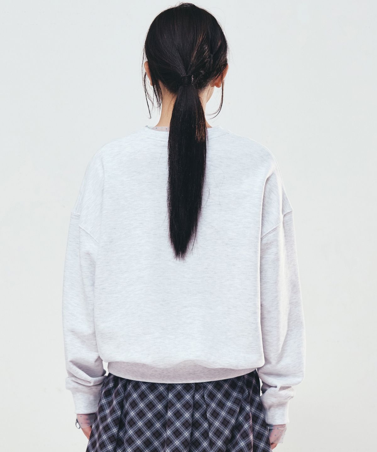 닉앤니콜(NICK&NICOLE) MINI VOLUME NICOLE ROSE SWEATSHIRT_MELANGE SILVER