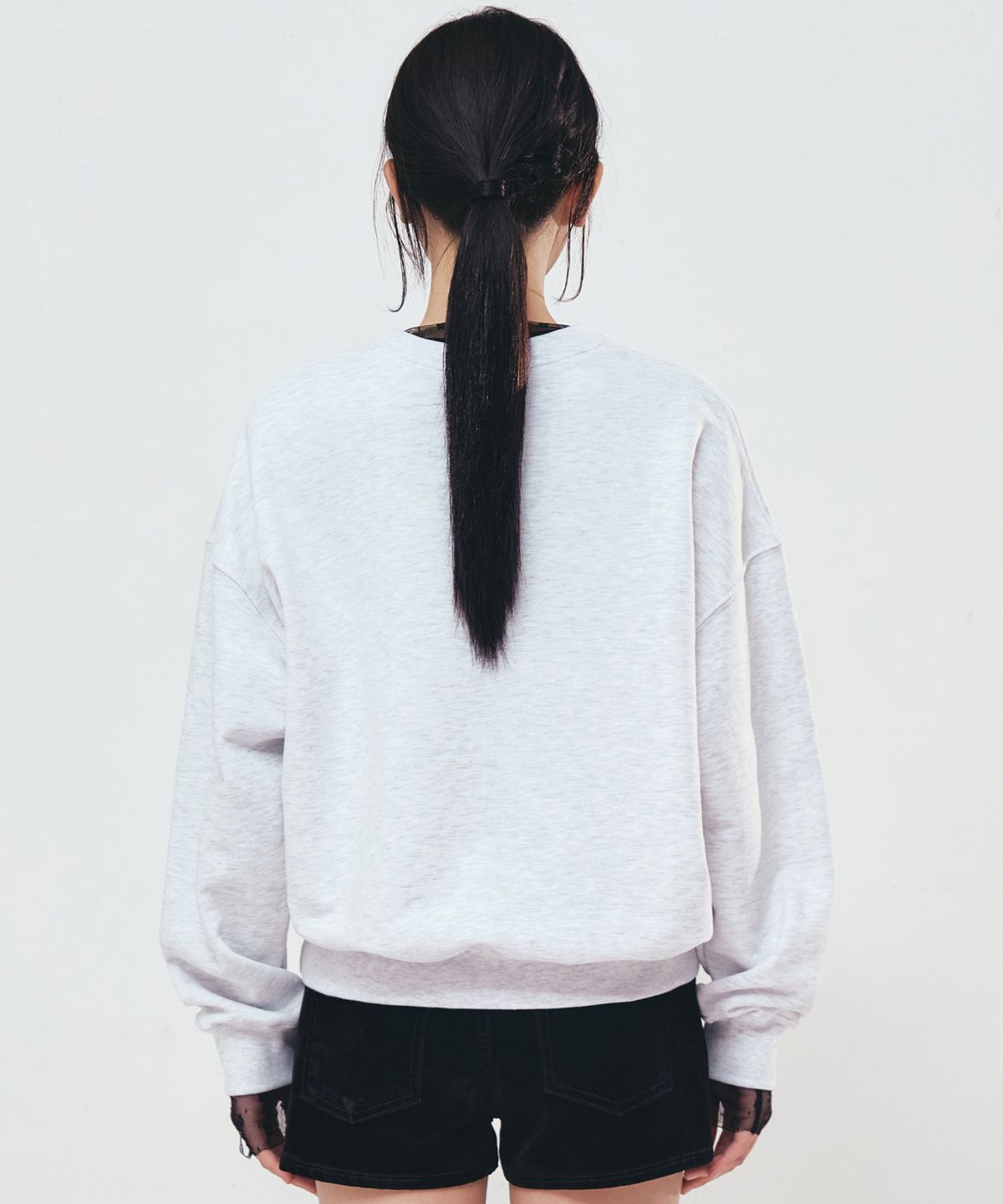 닉앤니콜(NICK&NICOLE) VOLUME NICOLE ROSE SWEATSHIRT_MELANGE BLACK