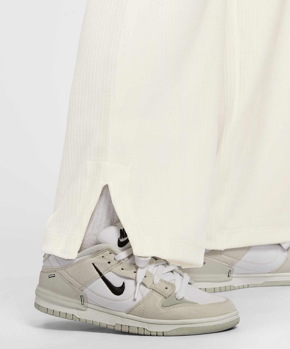 나이키(NIKE) 스포츠웨어 벨루어 하이웨이스트 와이드 레그 팬츠 W - 세일:파슬 스톤 / HV5036-133