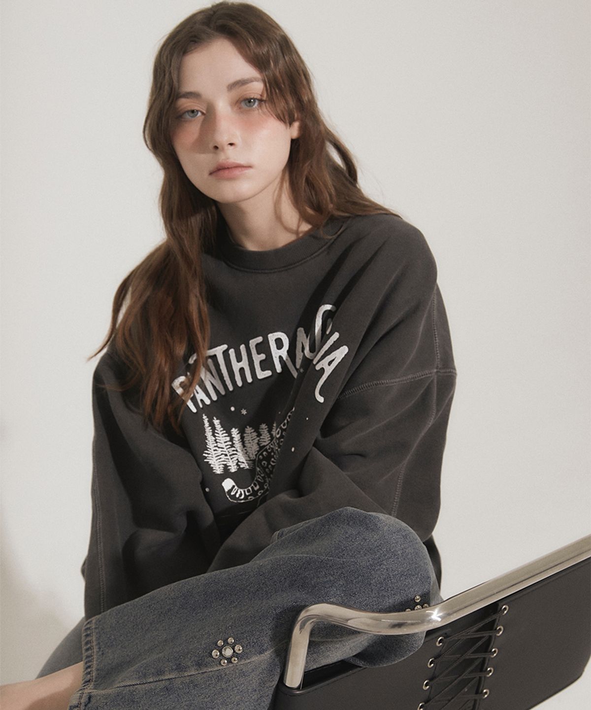 어본어스(AWE BORN US) 설표 프린트 스웨트셔츠 [논기모/기모] [블랙]