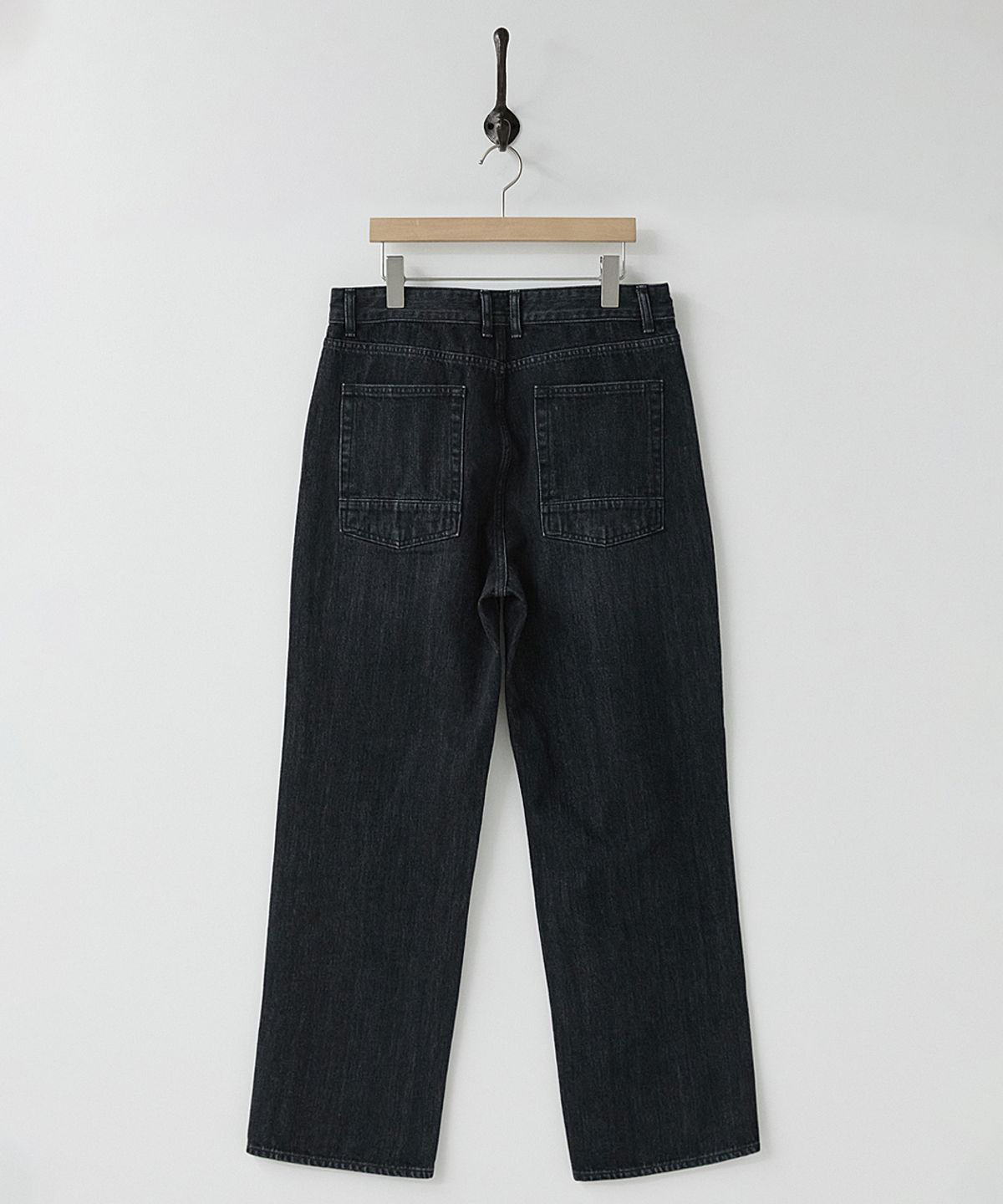 러프사이드(ROUGHSIDE) Drape Denim Pants Washed Black