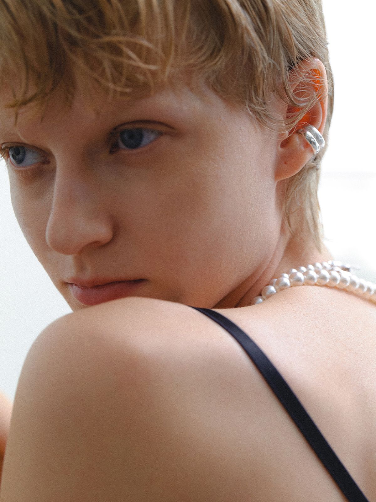리엔느와르(leeENoir) Snowflake Texture Earcuff
