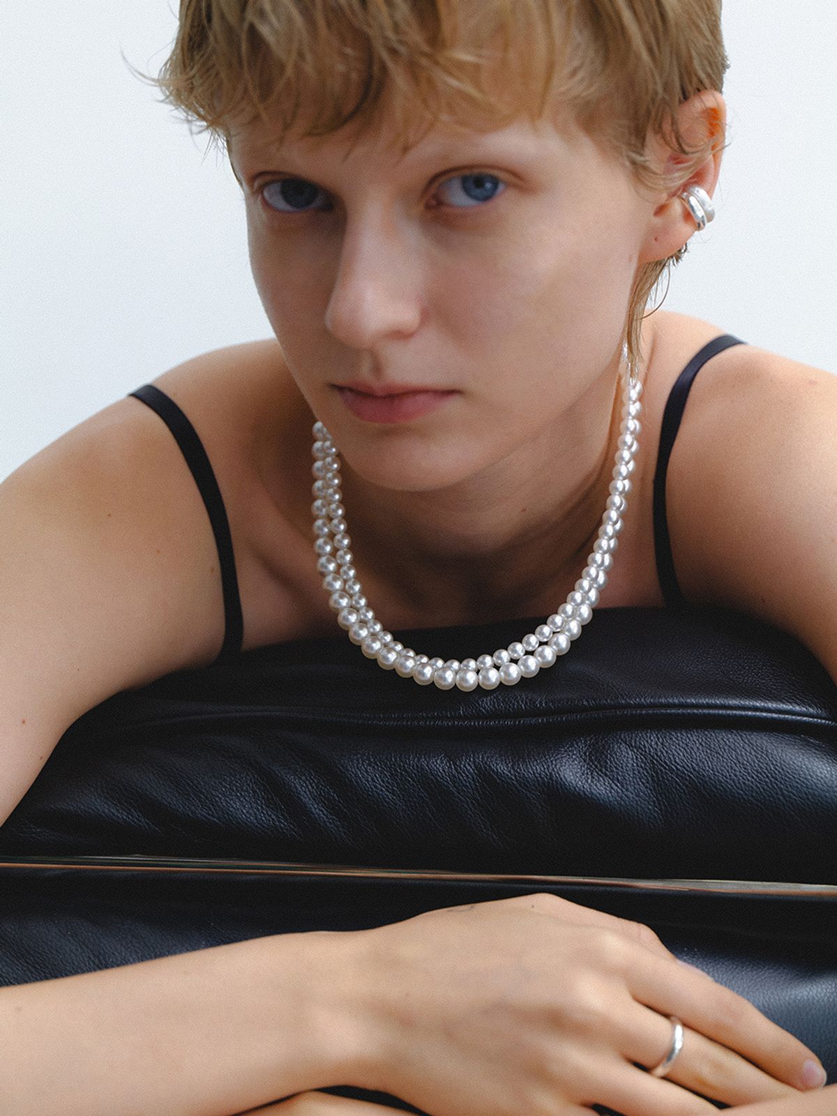 리엔느와르(leeENoir) Wave Toggle Pearl Necklace (6mm/8mm)(2color)