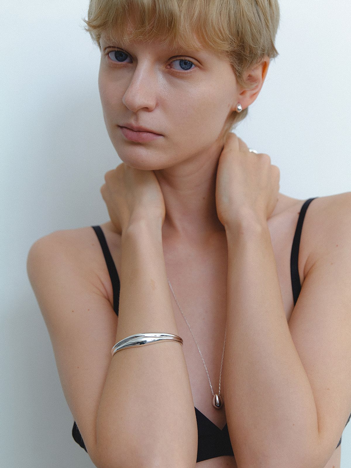 리엔느와르(leeENoir) Double Wave Bangle Bracelet