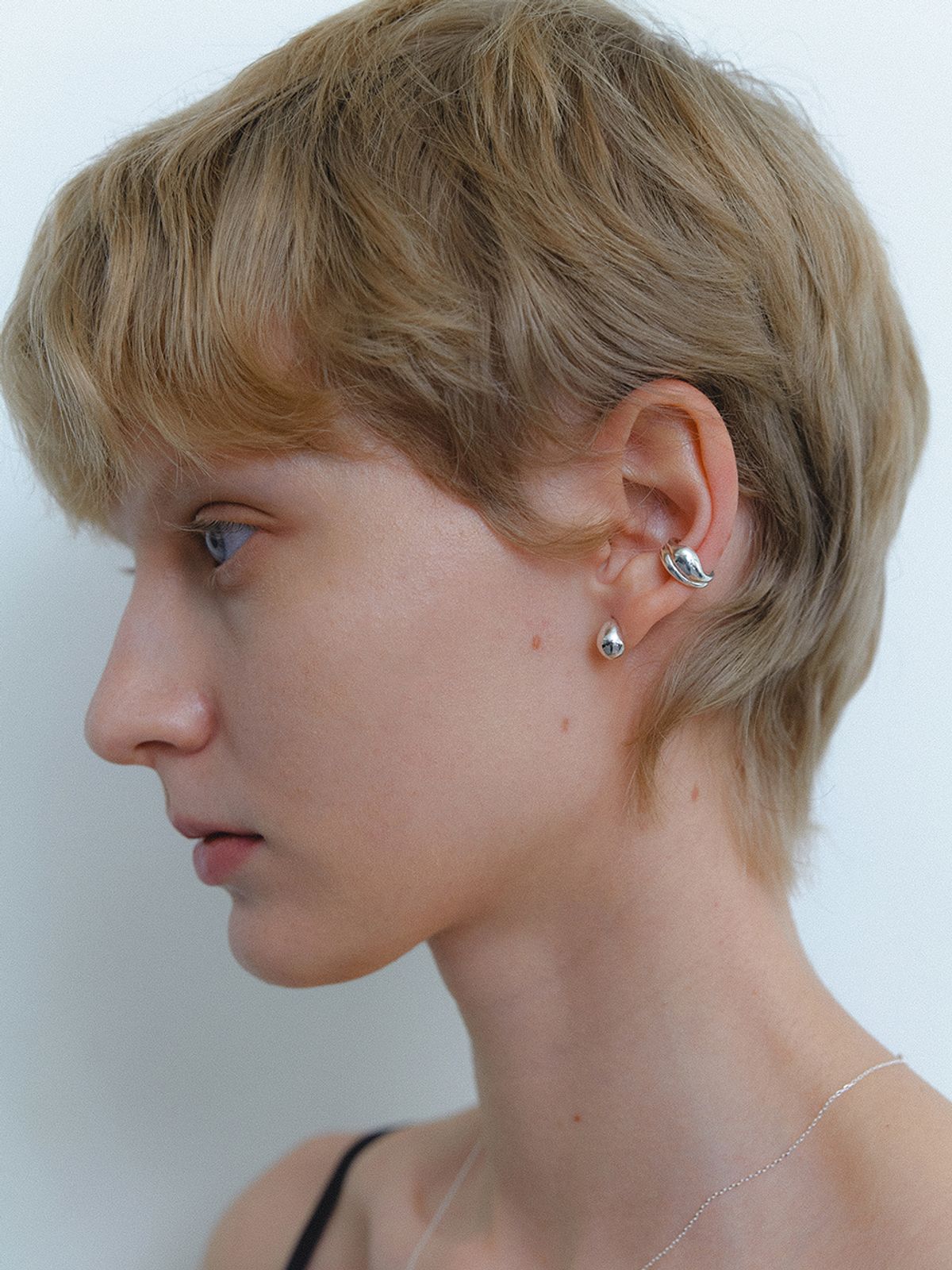 리엔느와르(leeENoir) Double Wave Earcuff (2color)