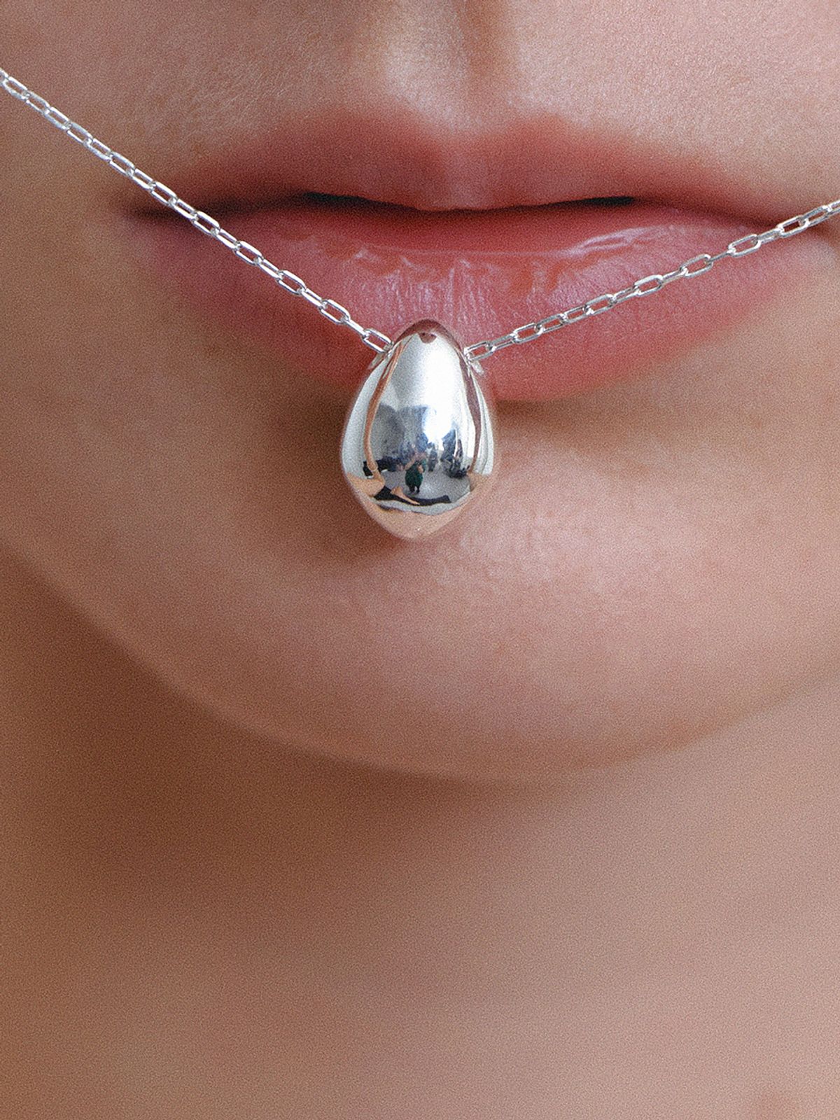 리엔느와르(leeENoir) Egg Ball Necklace