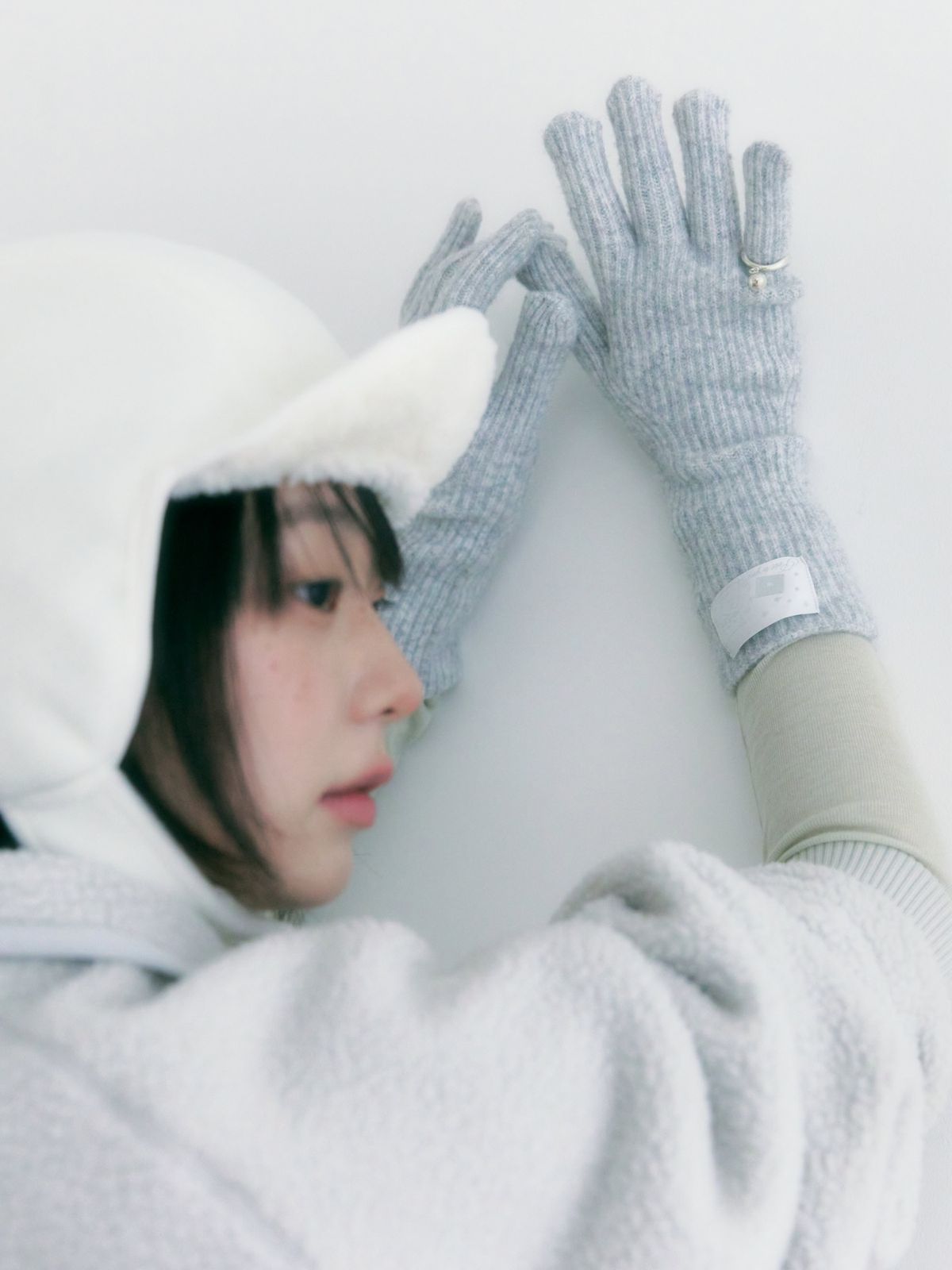 포이에(POIE) cat-letter carrier gloves (light grey)