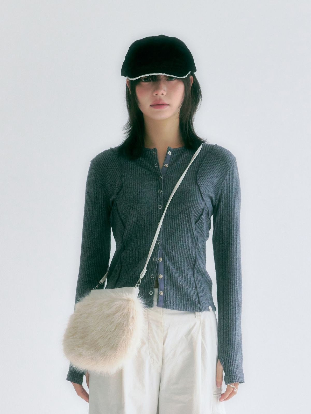 포이에(POIE) shiny fur mini bag (beige)