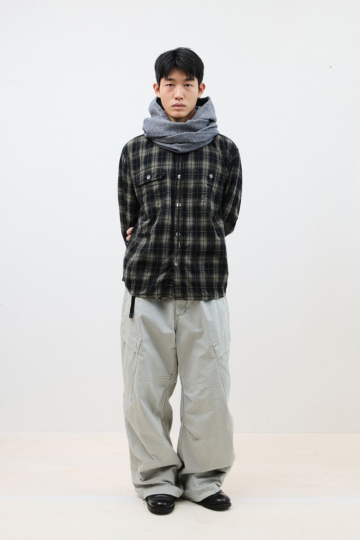 해칭룸(HATCHINGROOM) Hoodie Muffler Hairy Herringbone Blue Grey
