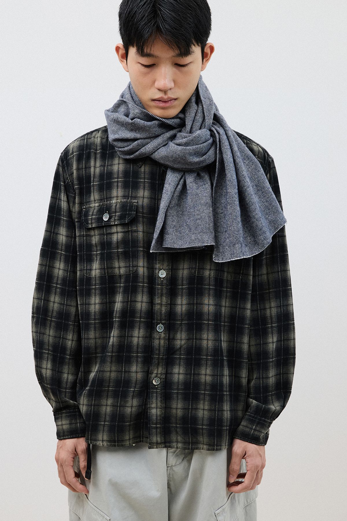 해칭룸(HATCHINGROOM) Hoodie Muffler Hairy Herringbone Blue Grey