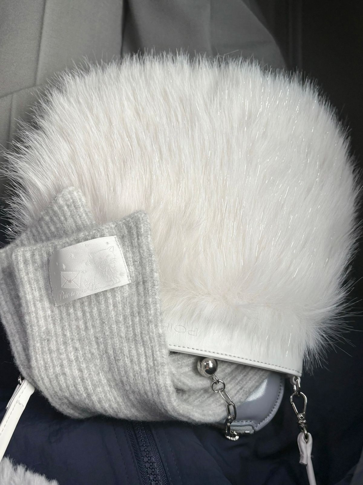 포이에(POIE) shiny fur mini bag (white)