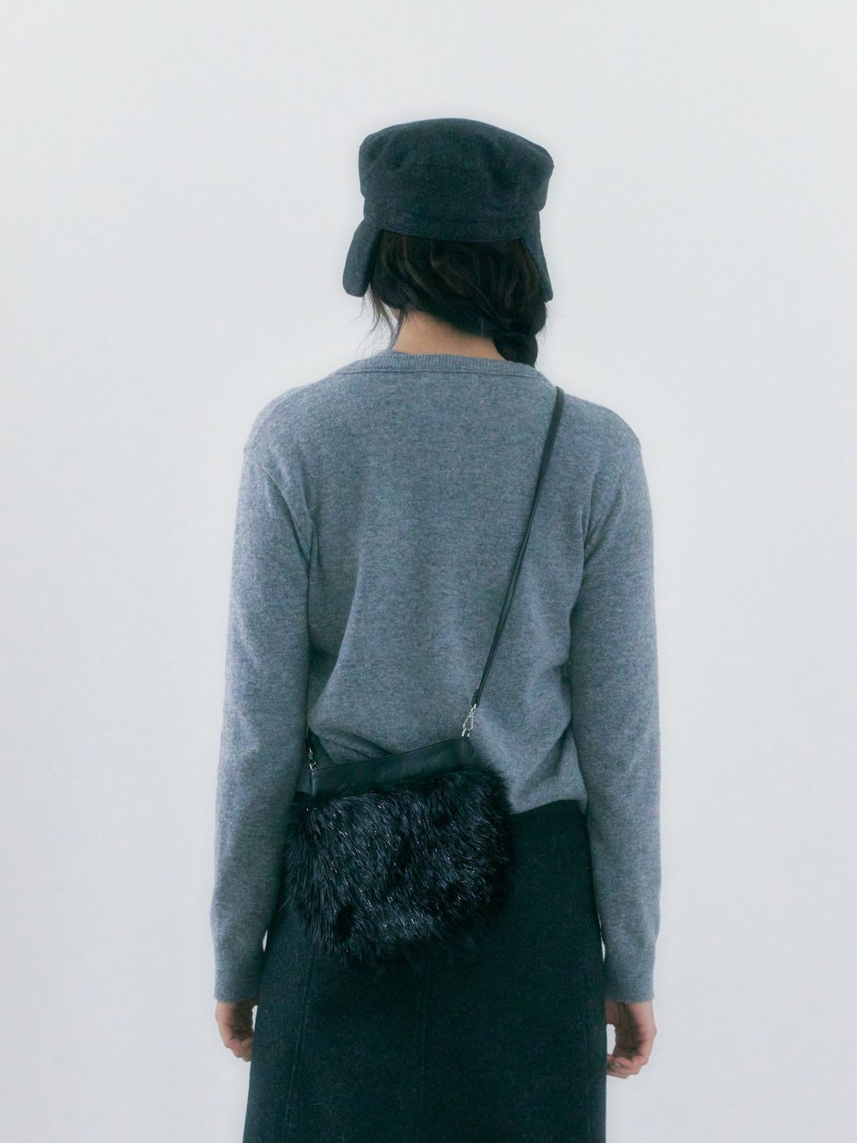 포이에(POIE) shiny fur mini bag (black)