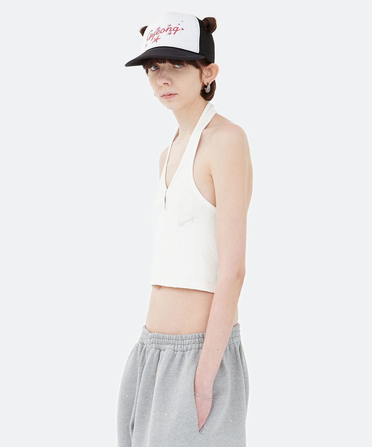 경(GYEONG) Script Logo Tank Top_Off White