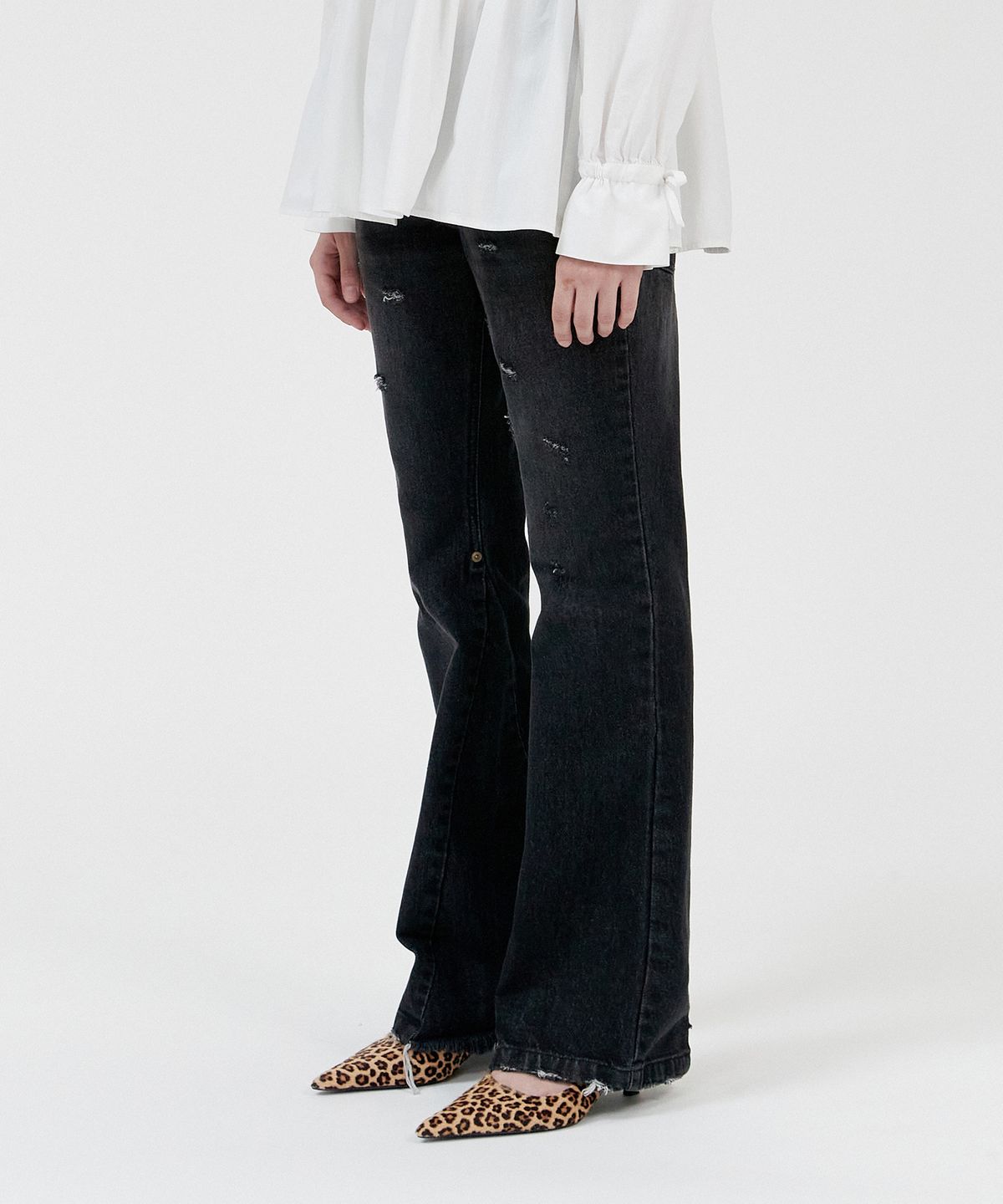 경(GYEONG) Damage Buts Cut Denim Jeans_Dark Gray