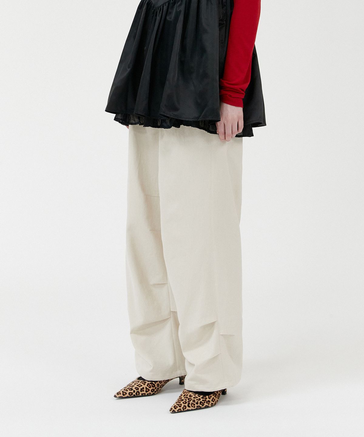 경(GYEONG) Draped Parachute Pants_Ivory
