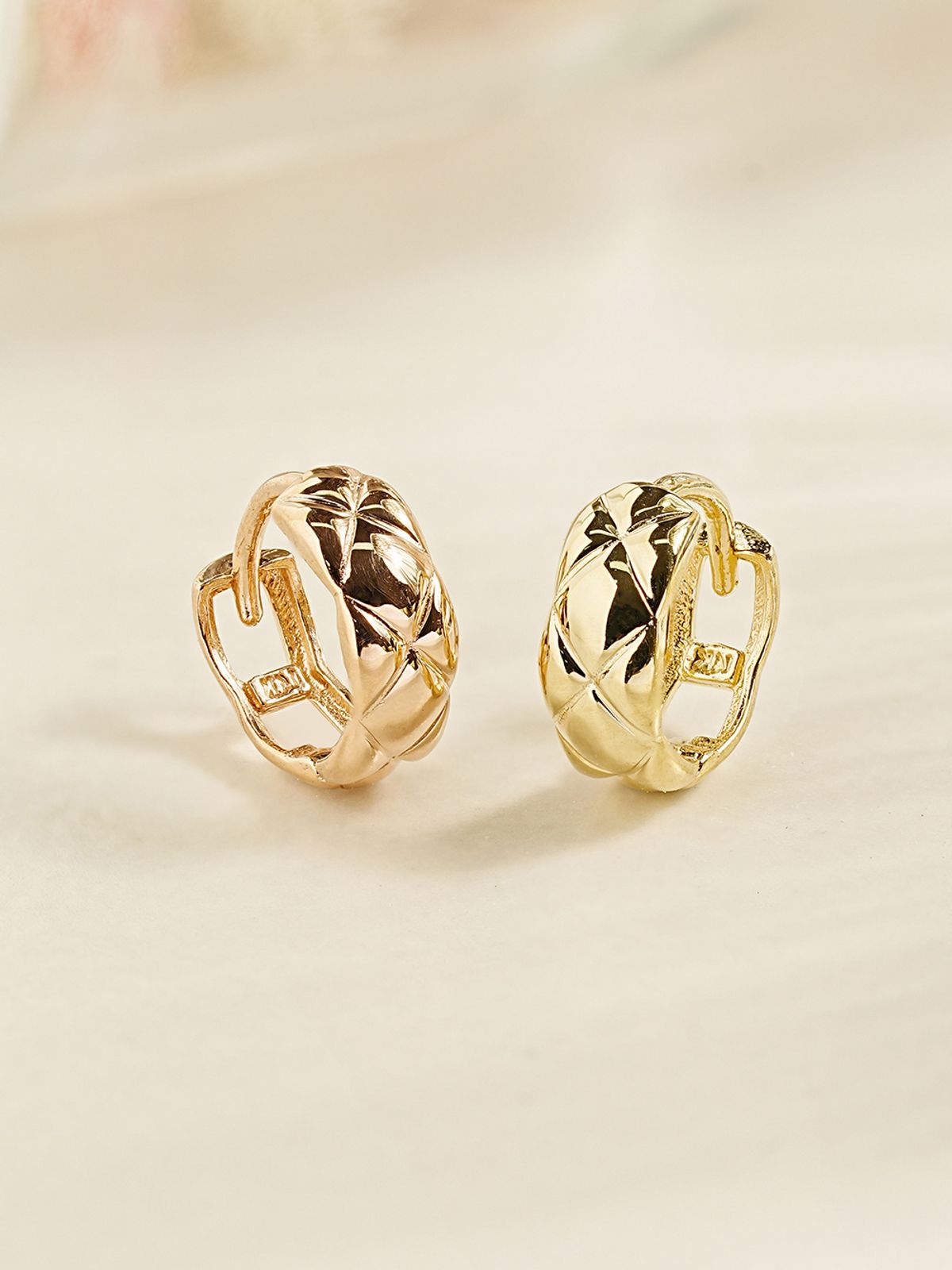 미니멀피어싱(MINIMALPIERCING) 14K 18K 볼륨 퀄팅 원터치 링 귀걸이