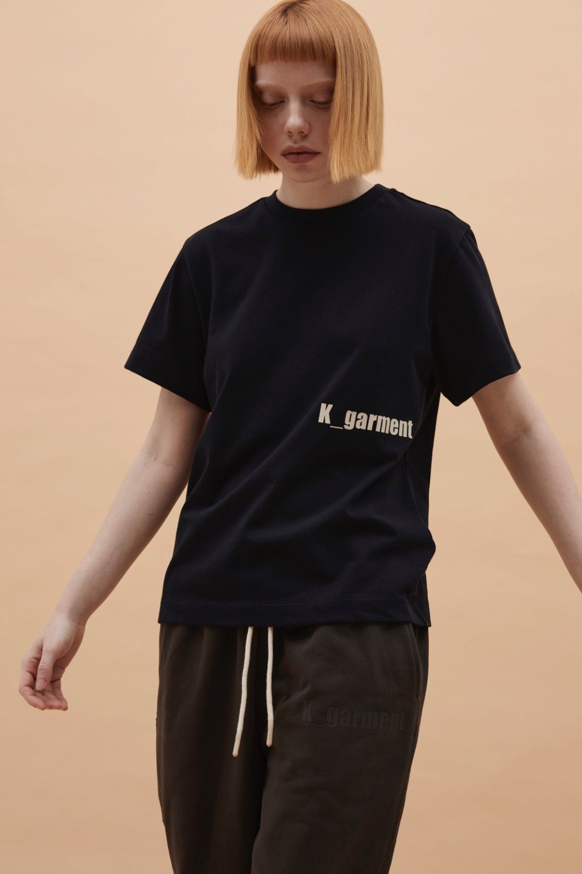 카먼트(K-GARMENT) U 빅K 프린트티 BLACK