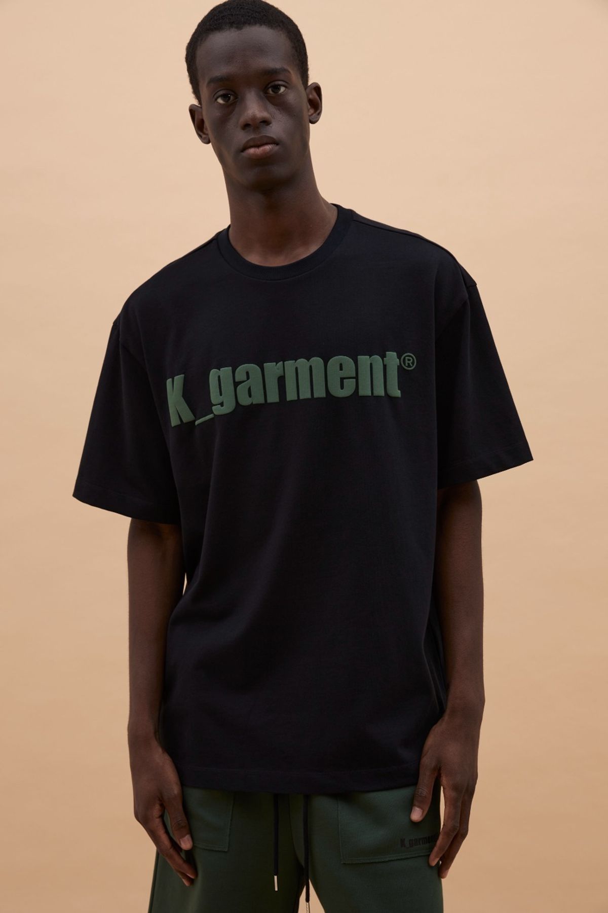 카먼트(K-GARMENT) U 빅 볼륨로고티 BLACK