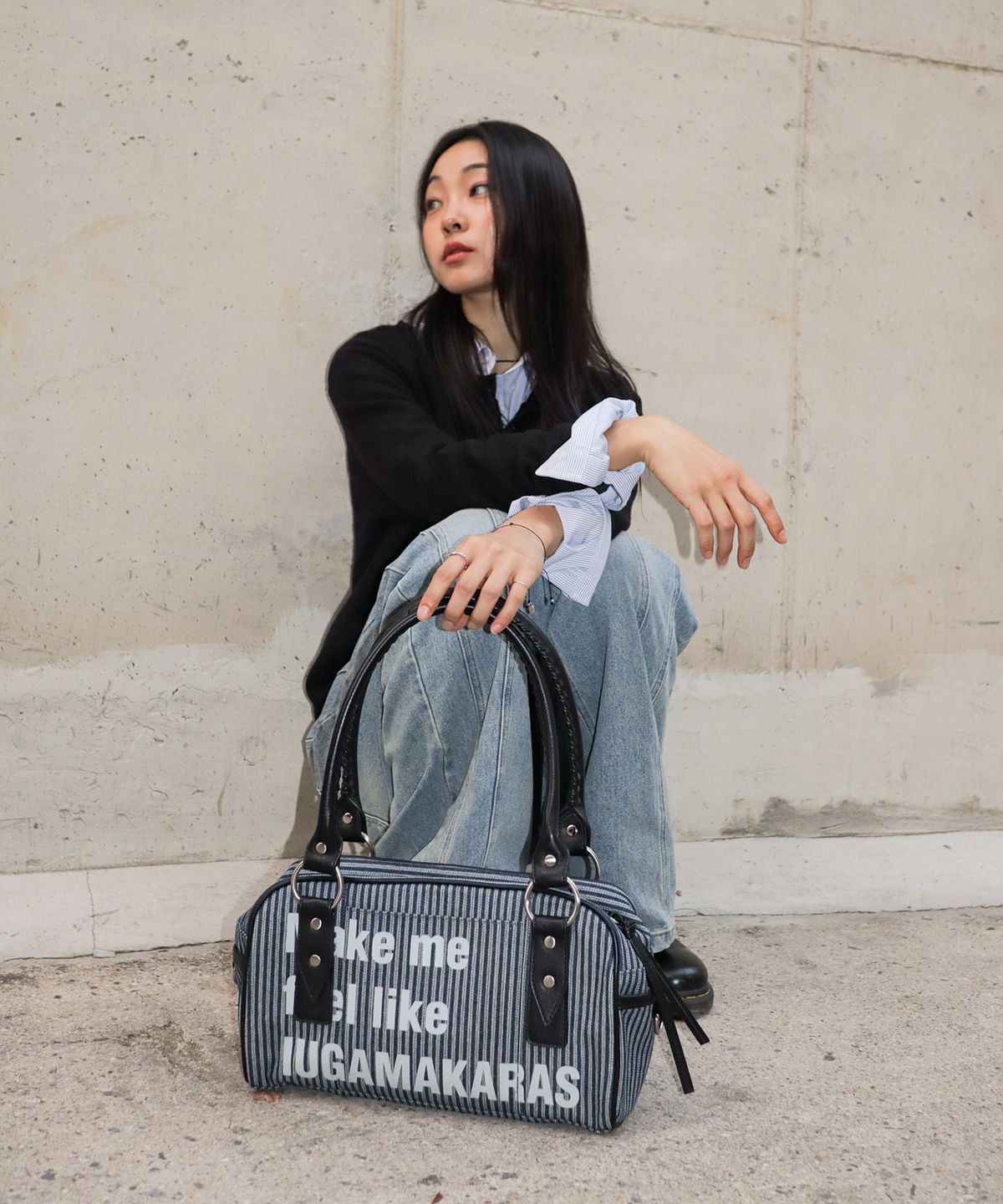 이우가마카라스(IUGAMAKARAS) Striped Typography Bowling Bag