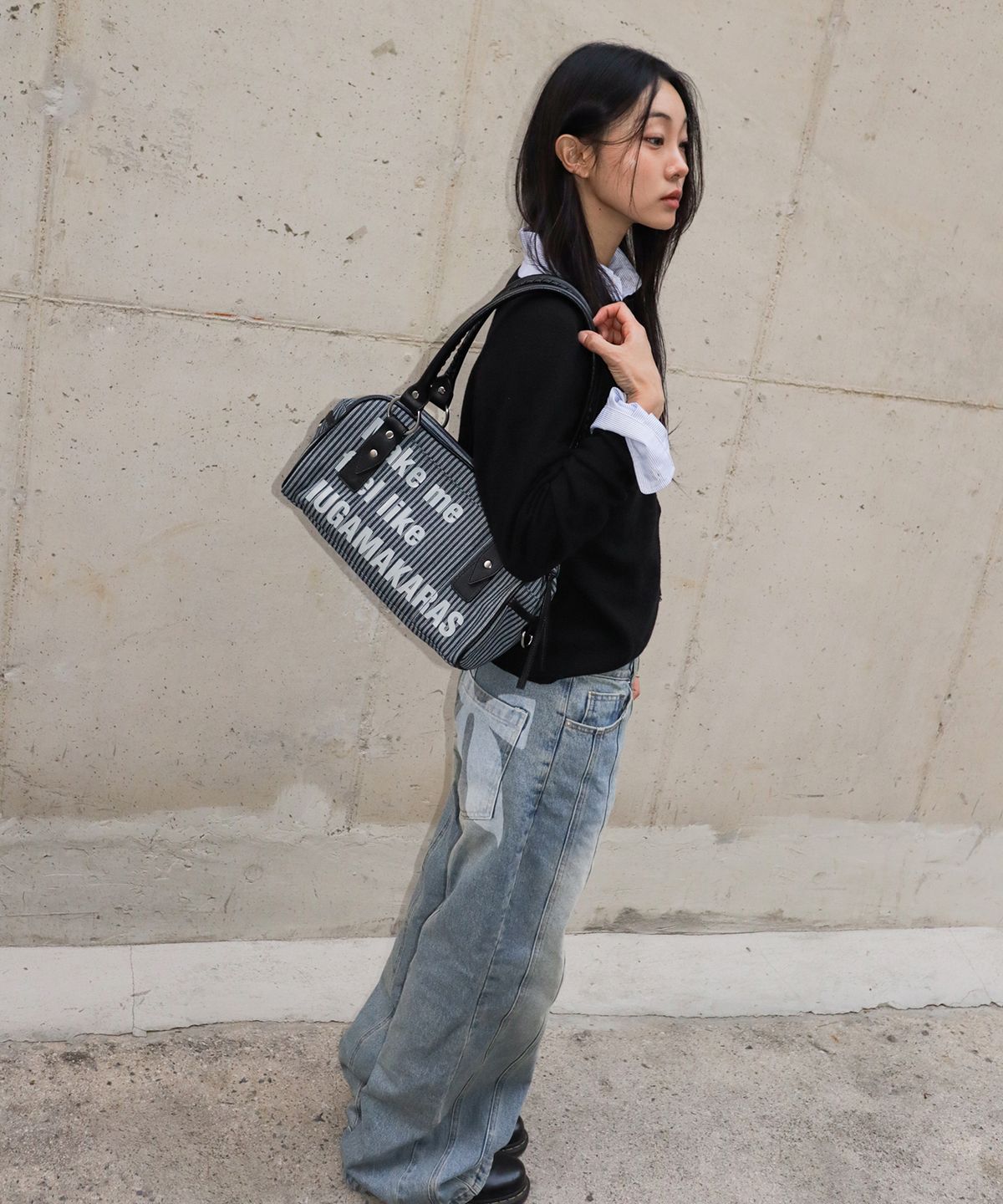 이우가마카라스(IUGAMAKARAS) Striped Typography Bowling Bag