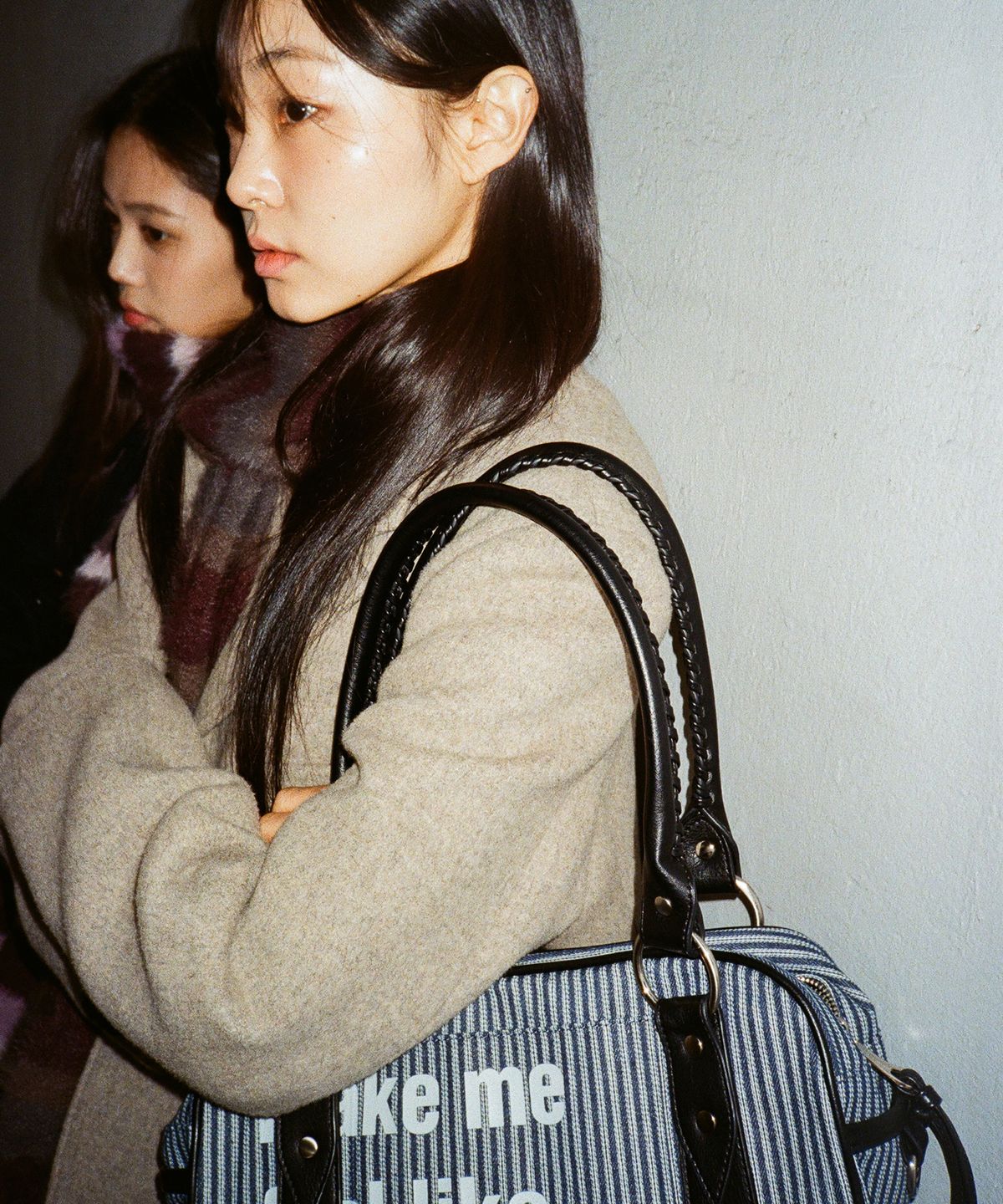 이우가마카라스(IUGAMAKARAS) Striped Typography Bowling Bag