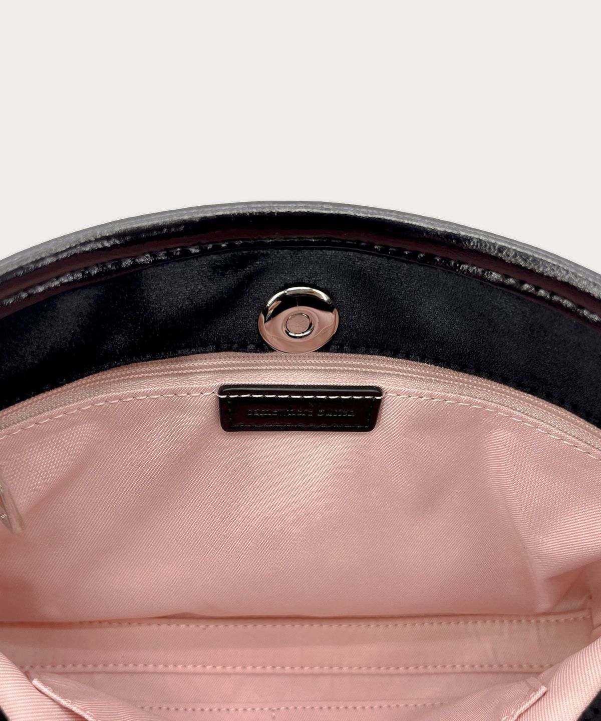 썸웨어버터(SOMEWHEREBUTTER) Velvet Mini Chain Toast Bag - Velvet Black