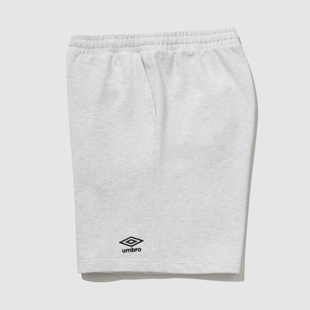 엄브로(UMBRO) 에센셜 스웨트 4.5부 반바지 화이트(UQ123CHP19)