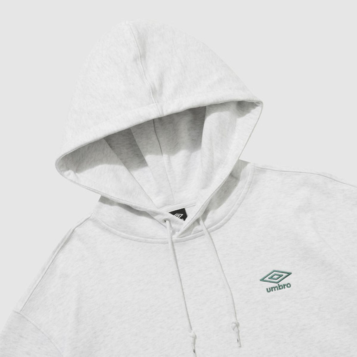 엄브로(UMBRO) 에센셜 스몰 로고 후드 티셔츠 화이트(UQ123CHD19)