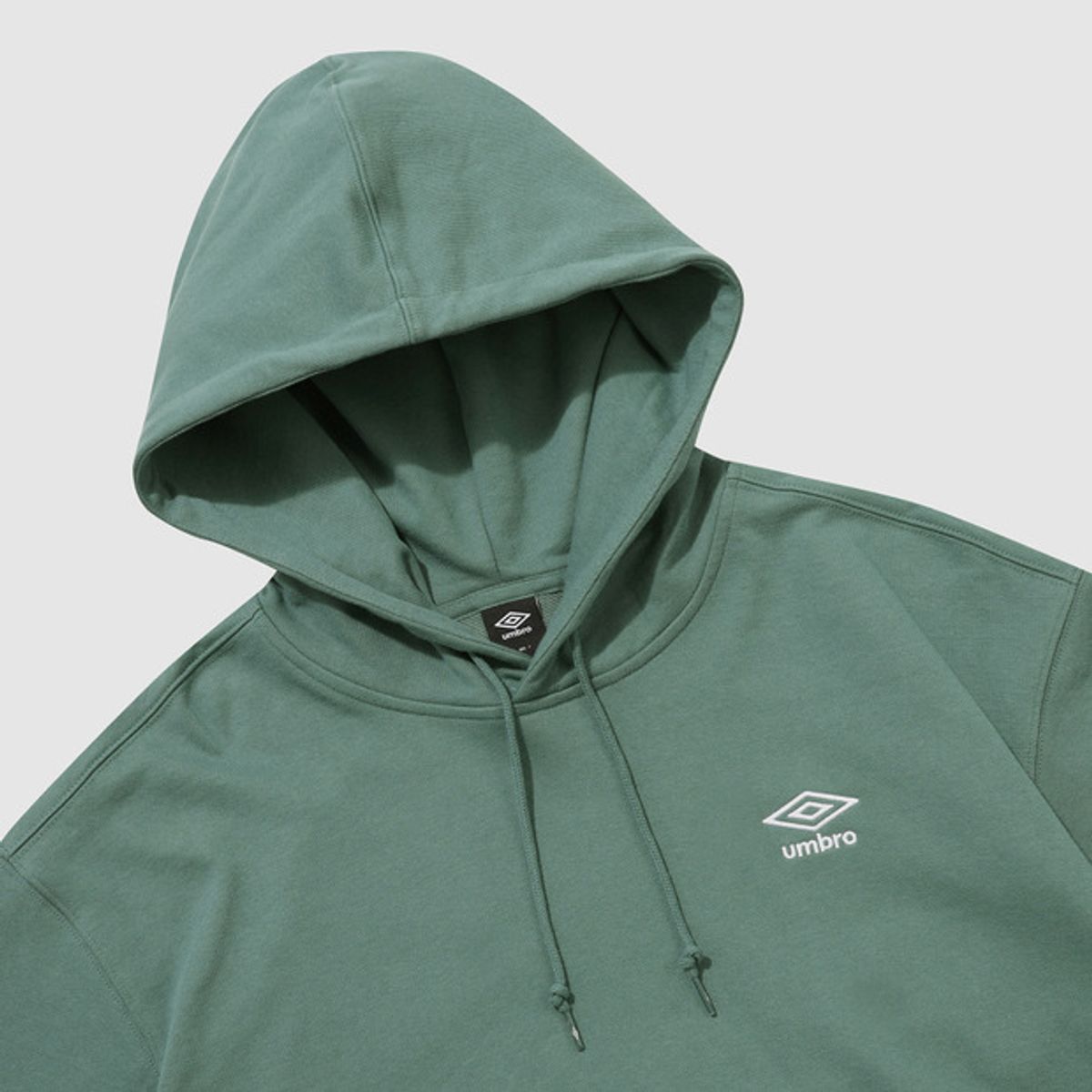 엄브로(UMBRO) 에센셜 스몰 로고 후드 티셔츠 그린(UQ123CHD19)