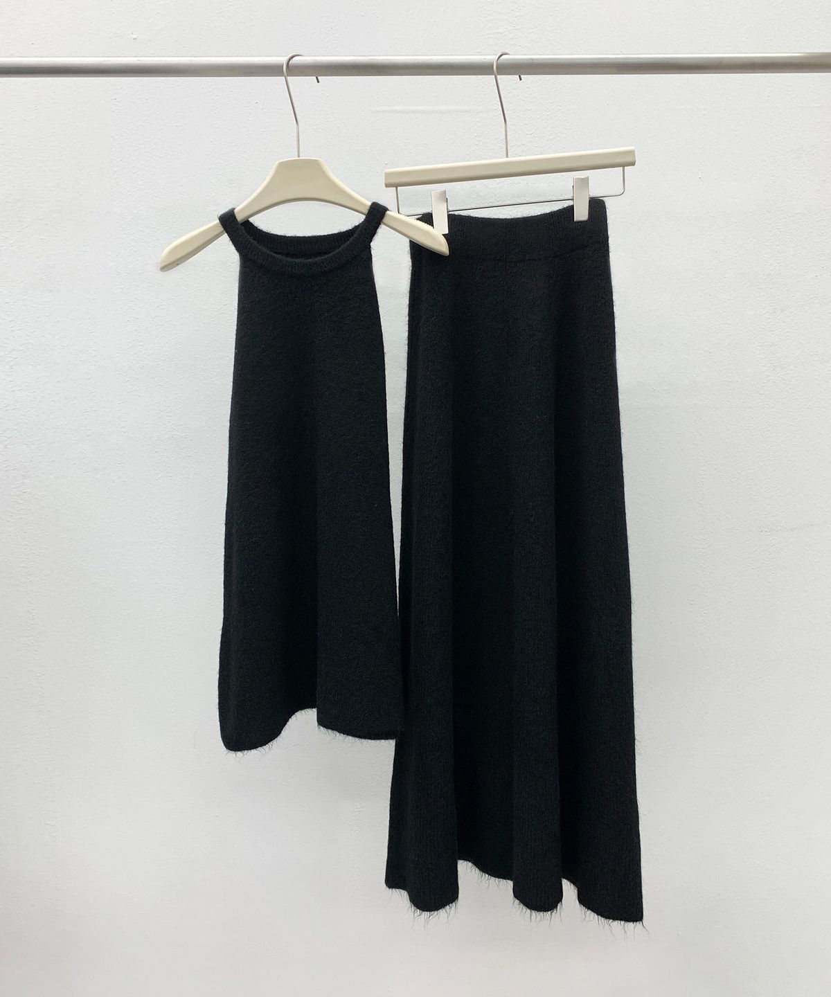 바스카라(VASCARA) [SET] Halterneck Long Knit Top+Skirt Set-up Black