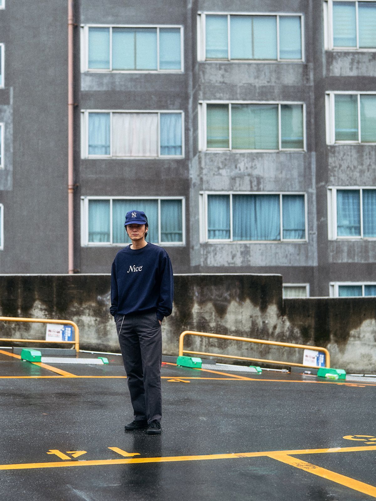 나이스웨더(NICEWEATHER) 시그니처 크루넥 (네이비)