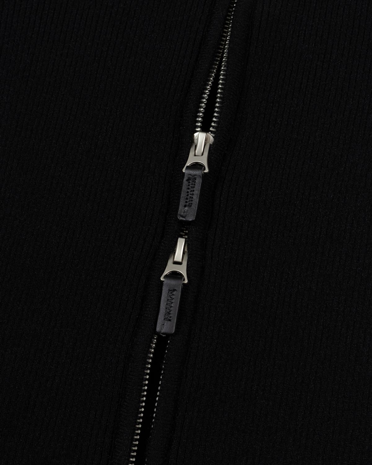 모아(MOAA) Dual Zip Ribbed knit Top (BLACK)
