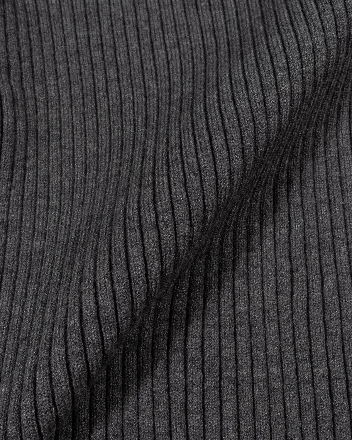 모아(MOAA) Ribbed Mock Neck Zip-Up (CHARCOAL)