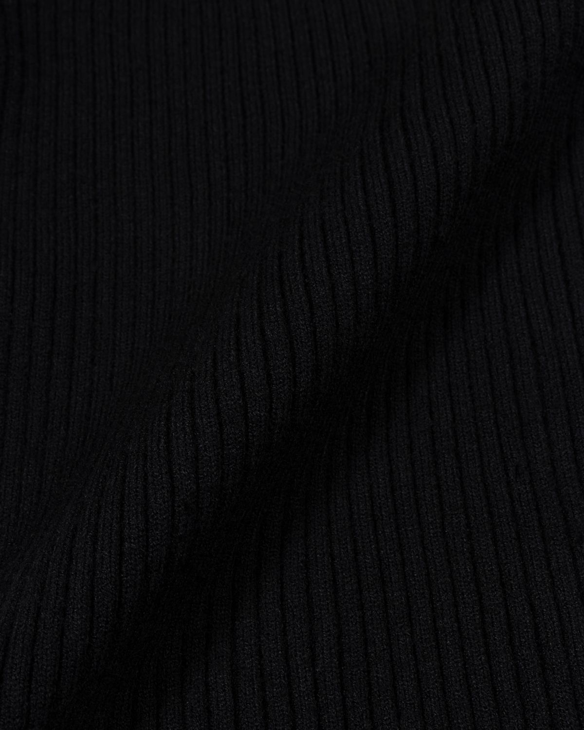 모아(MOAA) Ribbed Mock Neck Zip-Up (BLACK)