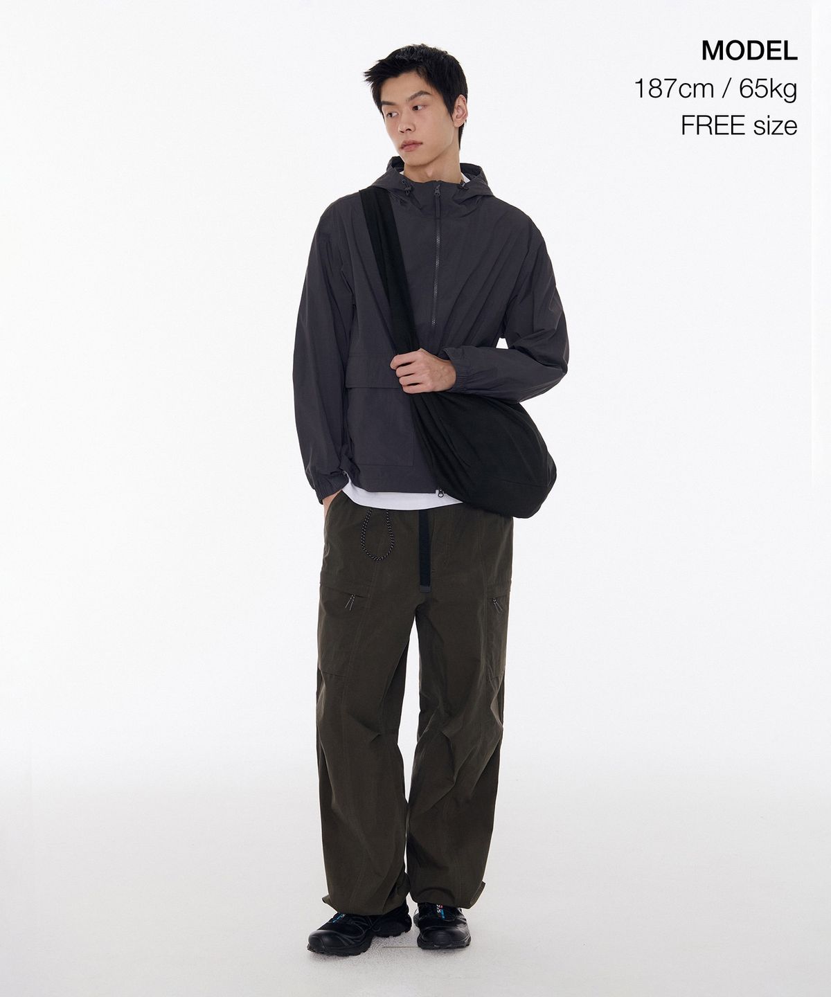 무신사 스탠다드(MUSINSA STANDARD) TR 미니멀 크로스 백 [블랙]