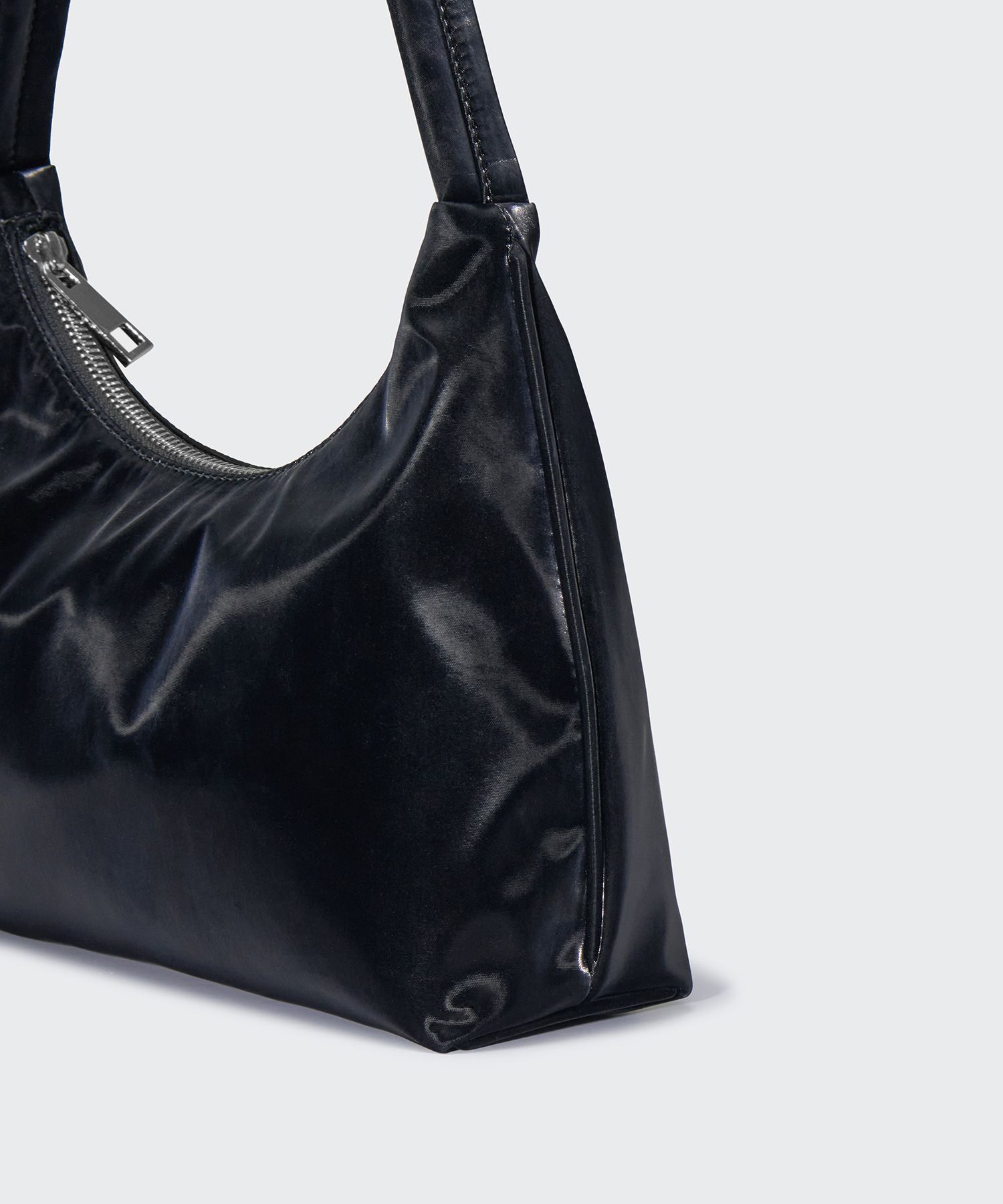 MUSINSA STANDARD WOMAN ■ Women's Shiny Hobo Bag MUSINSA | MUSINSA STANDARD WOMAN Women's Shiny Hobo Bag [Black]