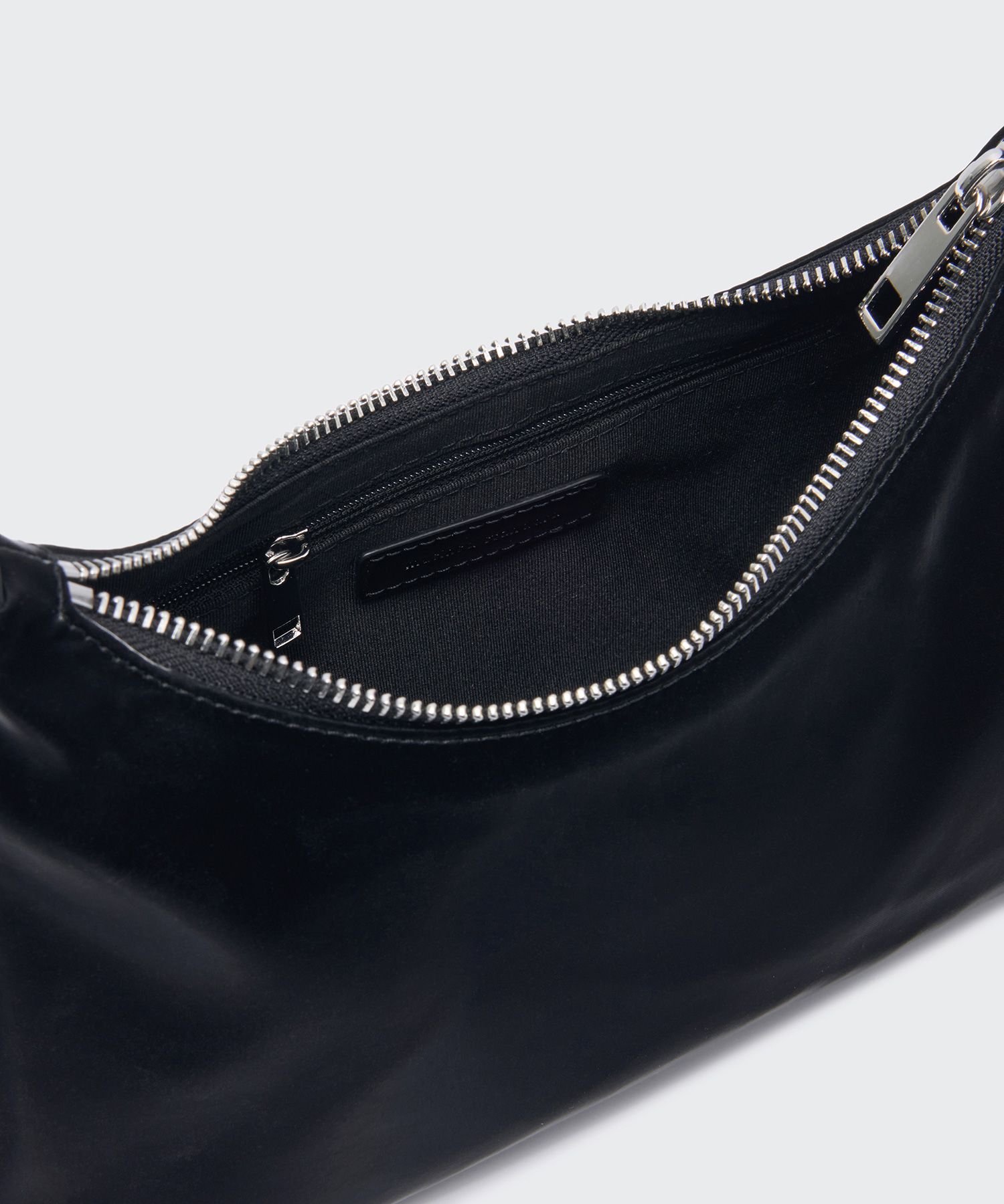 MUSINSA STANDARD WOMAN ■ Women's Shiny Hobo Bag MUSINSA | MUSINSA STANDARD WOMAN Women's Shiny Hobo Bag [Black]