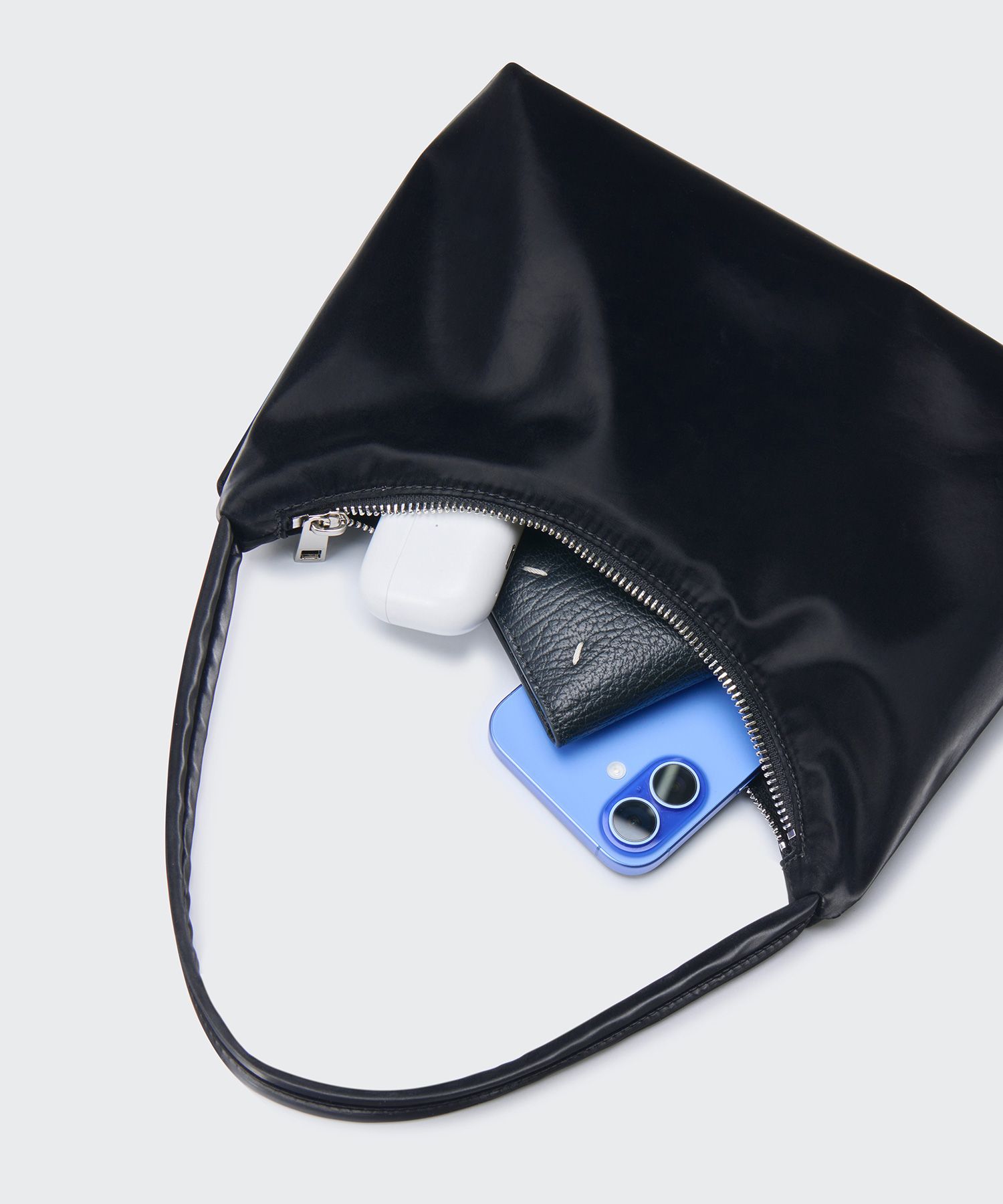 MUSINSA STANDARD WOMAN ■ Women's Shiny Hobo Bag MUSINSA | MUSINSA STANDARD WOMAN Women's Shiny Hobo Bag [Black]