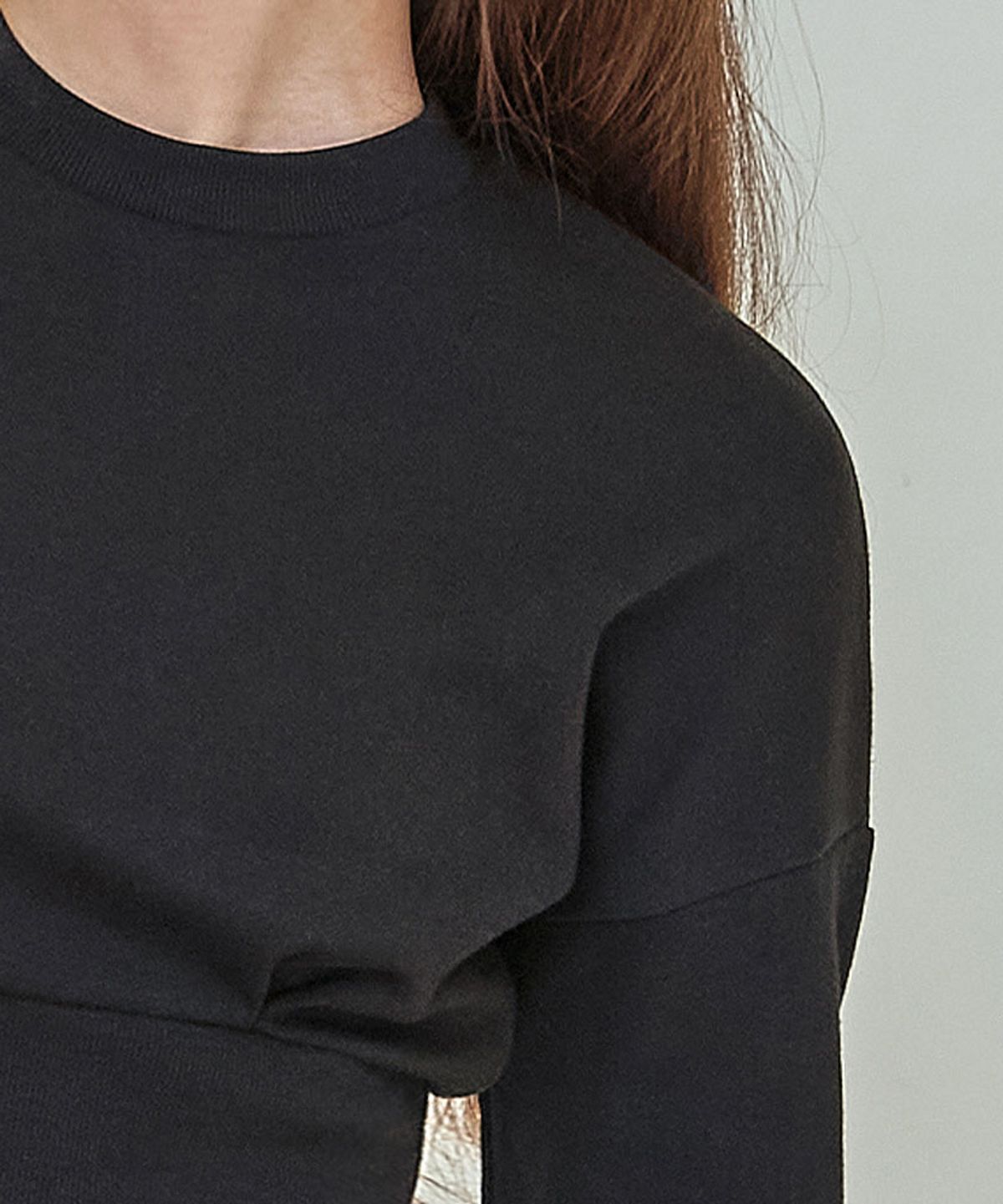 데비웨어(DEVIWEAR) 핀턱 크롭 맨투맨 DEVI-T0120-블랙