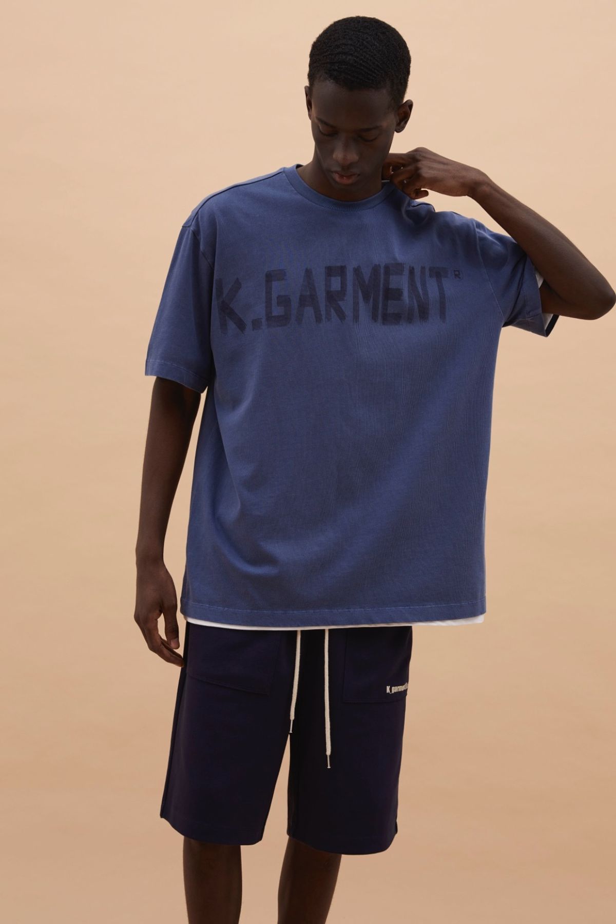 카먼트(K-GARMENT) (UNI)핸드페인팅로고 오버티 DUTCH BLUE