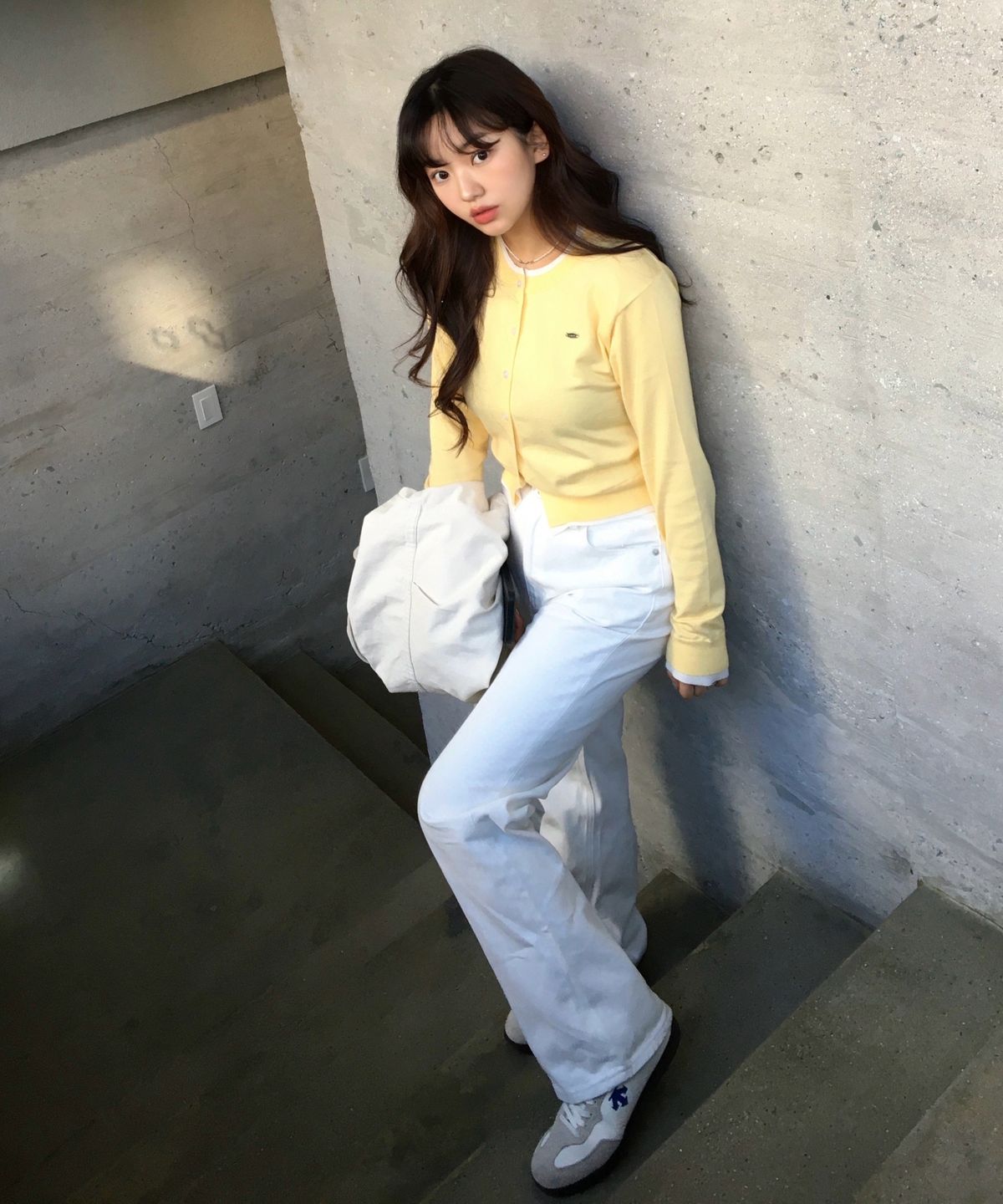 키뮤어(KIIMUIR) (우먼) 올데이 세미와이드 데님 팬츠_화이트