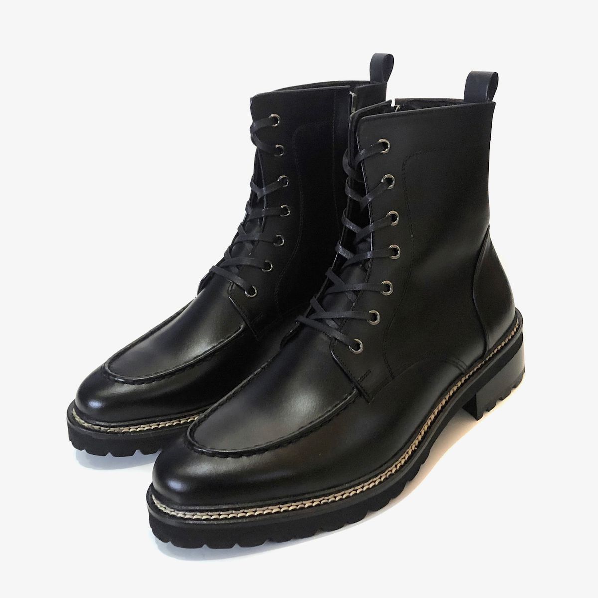 조앤슈(JOENSHOE) 휴만 스티치 사이드지퍼 유팁 워커 부츠 블랙