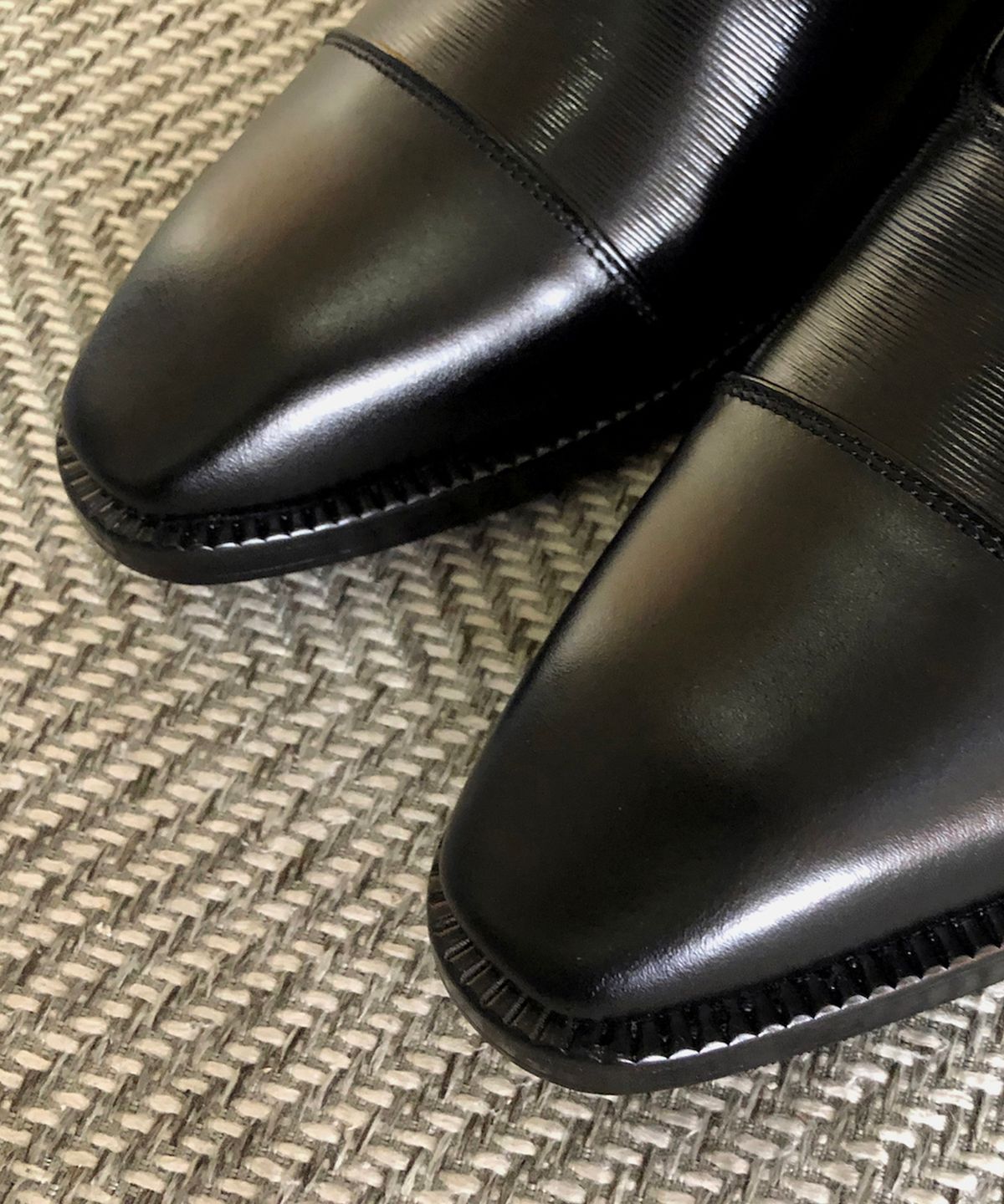 조앤슈(JOENSHOE) 로템 하프빗살 스트레이트팁 옥스퍼드 블랙