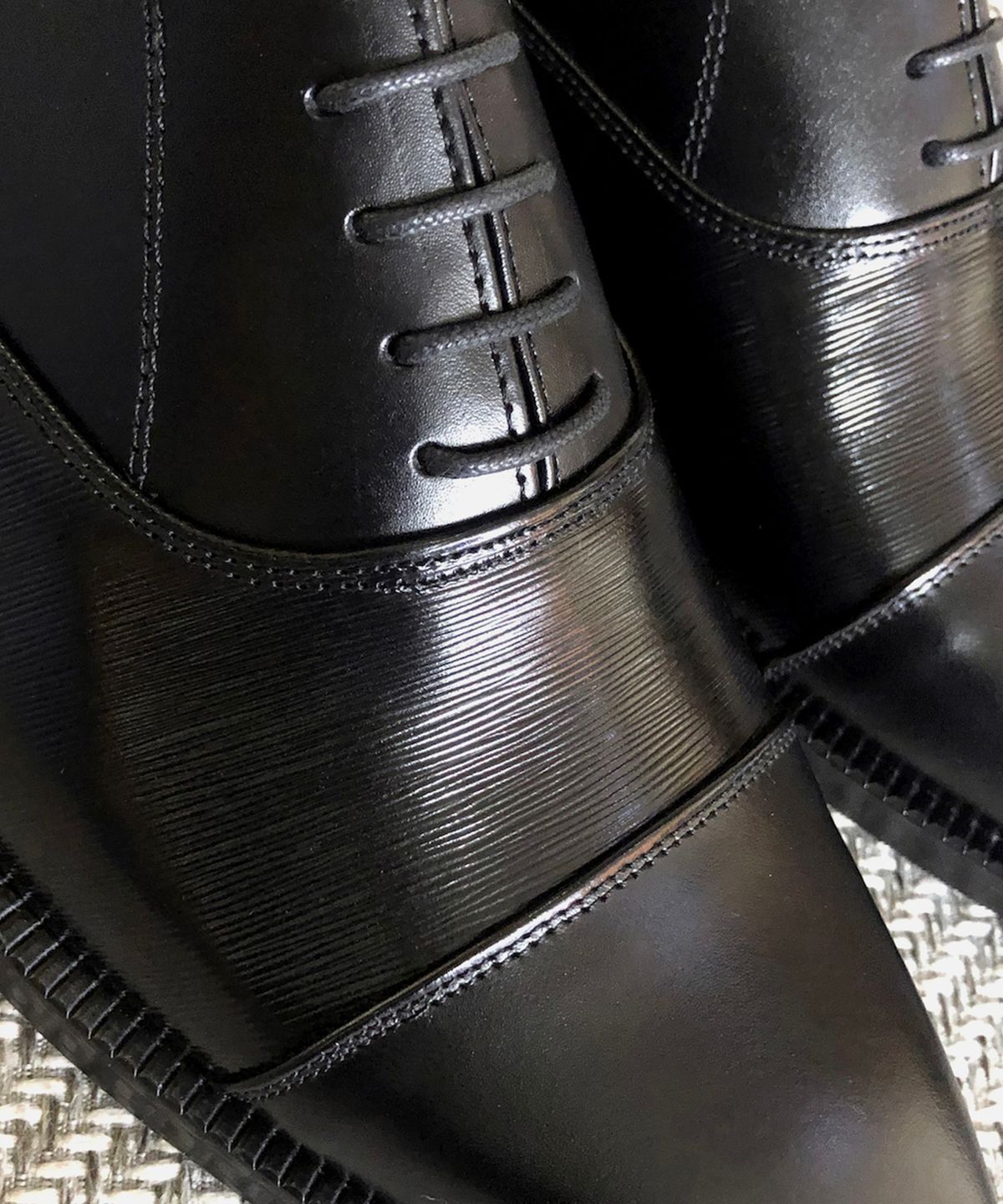 조앤슈(JOENSHOE) 로템 하프빗살 스트레이트팁 옥스퍼드 블랙