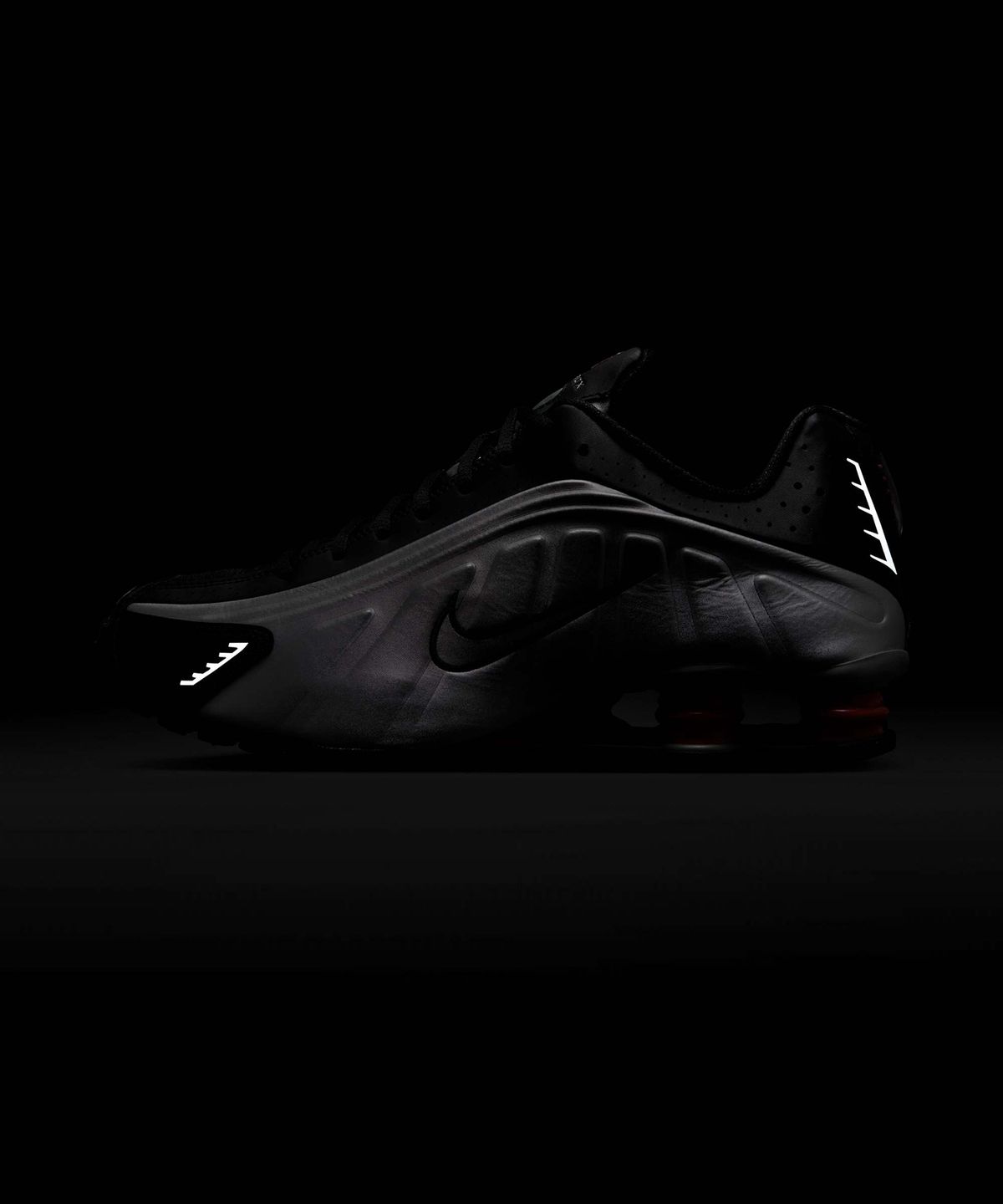 나이키(NIKE) 샥스 R4 M - 메탈릭 실버:블랙:피칸테 레드 / HQ1988-002