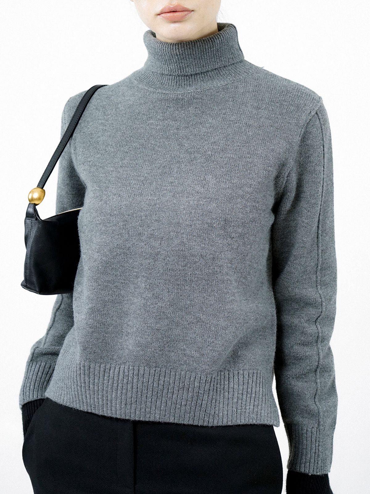 챈세스노이(CHANCE'S NOI) Soft Slit High Turtleneck - Charcoal /W244TP06CH