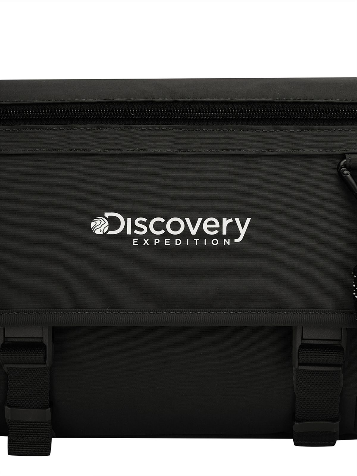 디스커버리 익스페디션(DISCOVERY EXPEDITION) 컨사이즈 플랩 크로스백 (BLACK)
