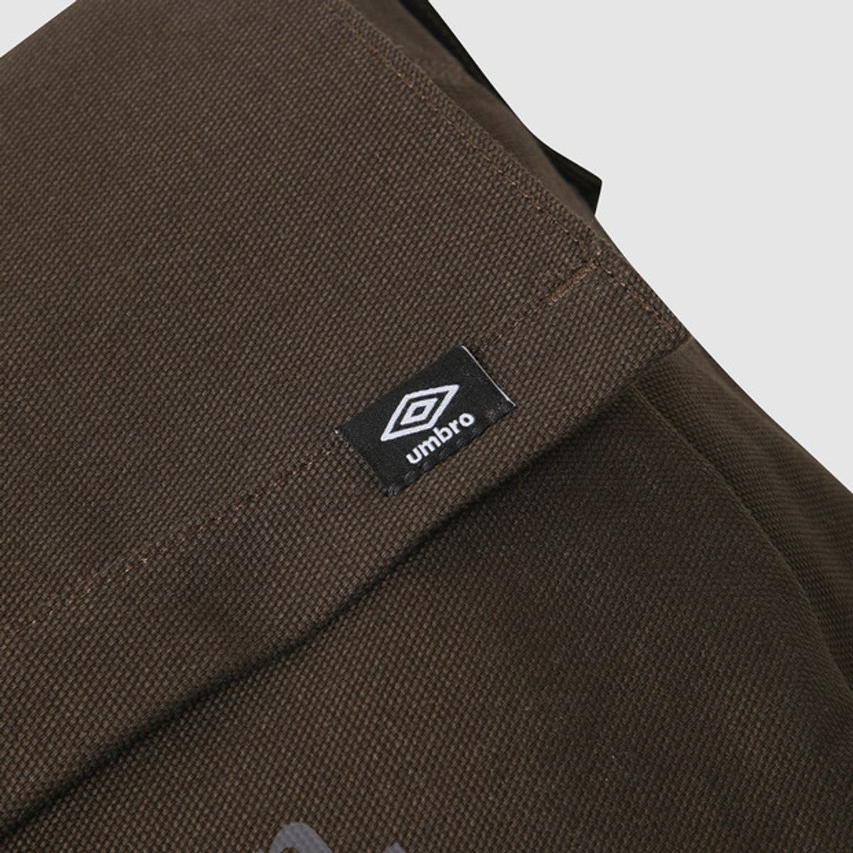 엄브로(UMBRO) 웨이파인더 빅 크로스백 브라운(UQ123CBG18)