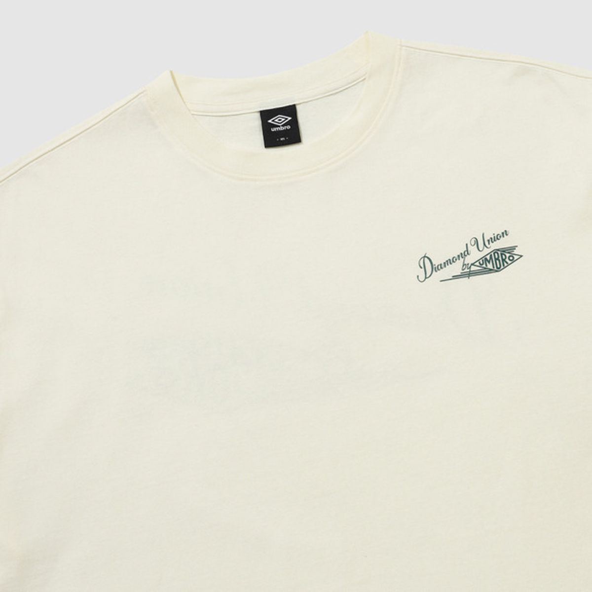 엄브로(UMBRO) 웨이파인더 가먼트다잉 레터링 반팔 티셔츠 아이보리(UQ121CRS11)